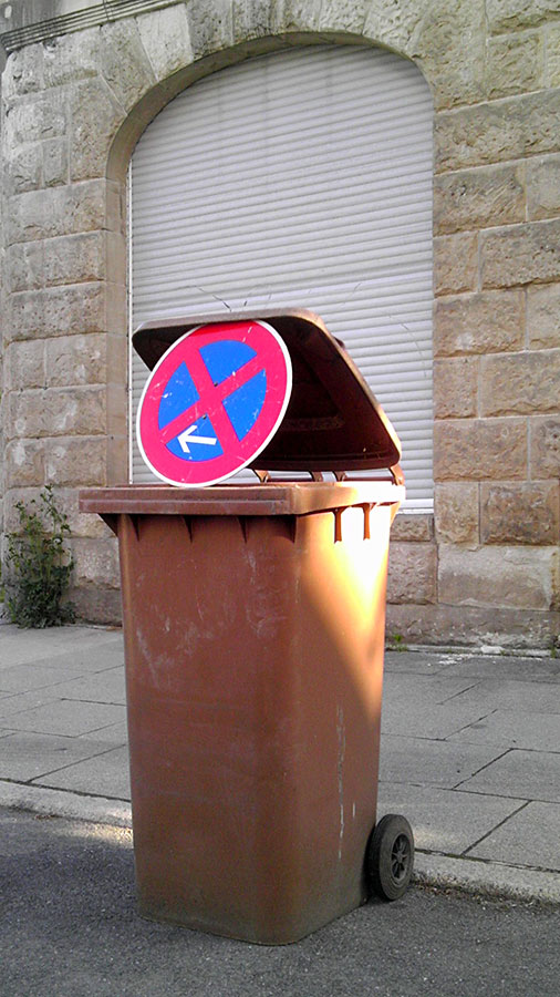 No parking sign for the garbage